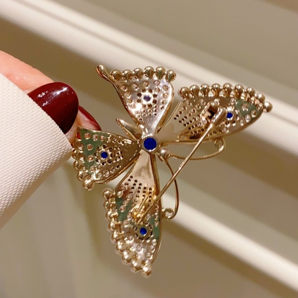 VQ Butterfly Brooch - Picture 5 of 8